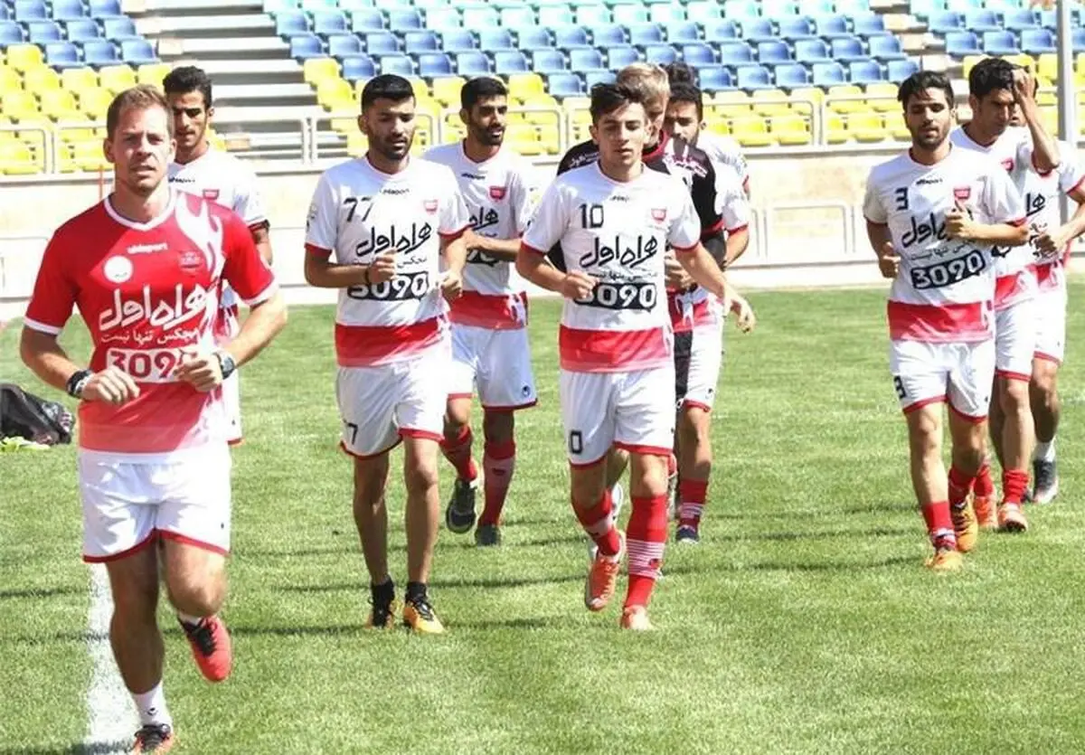 دیدار پدیده و پرسپولیس در یخبندان مشهد!