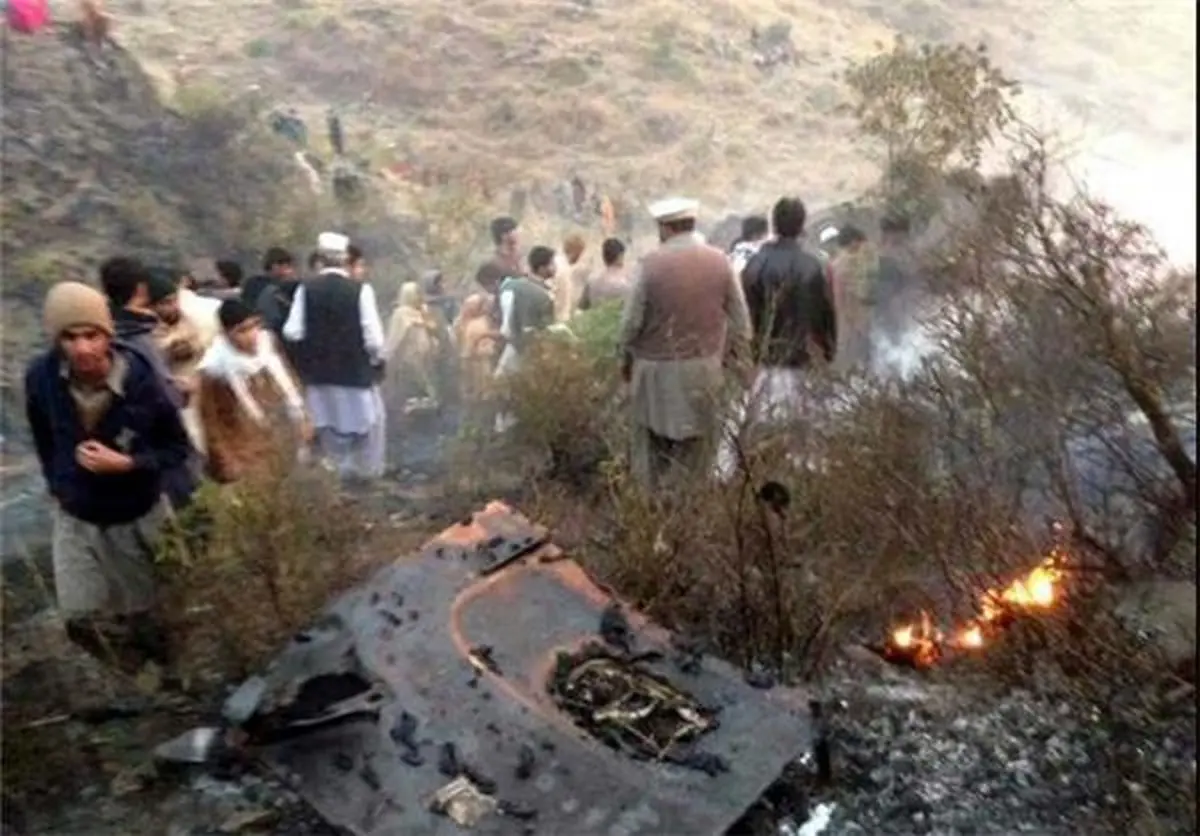 سقوط هواپیما در پاکستان با ۴۸ کشته +تصاویر