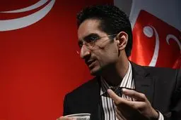 روزنامه‌نگارى ایران شدیدا بیمار است/ نخبگان با چه مجوزى درباره دغدغه‌هاى مردم سکوت کرده‌اند؟