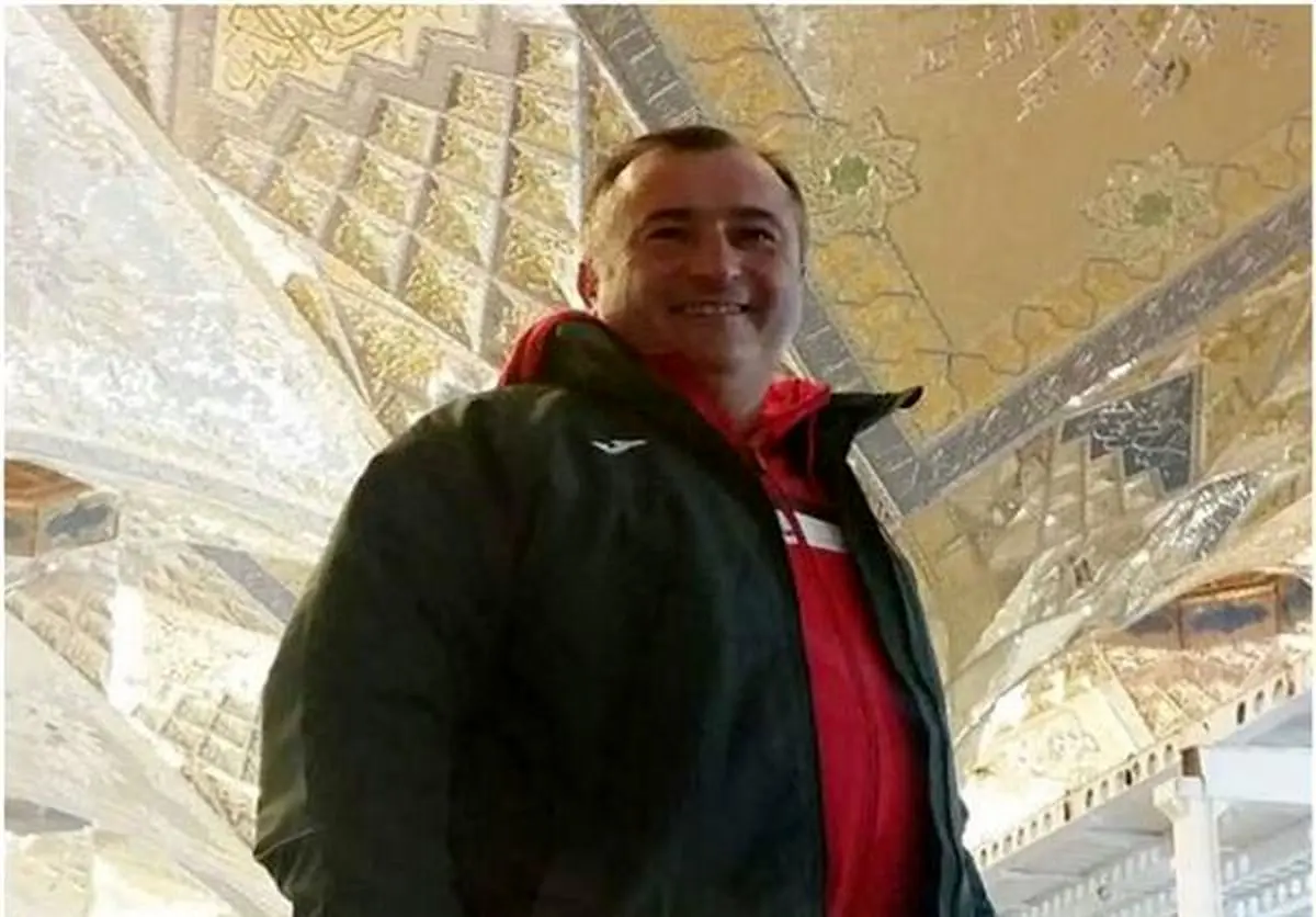 حضور مربی پرسپولیس در حرم امام رضا + عکس