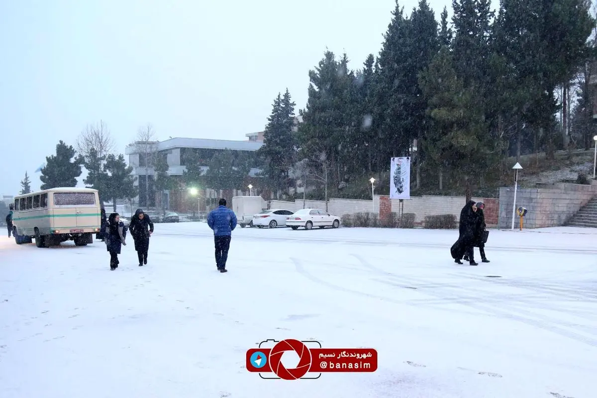 برف و سرما مدارس اهر را  تعطیل کرد