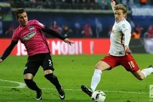 لایپزیگ جای بایرن‌مونیخ را در صدر جدول گرفت/ ولفسبورگ ۳ امتیاز خانگی به دست آورد