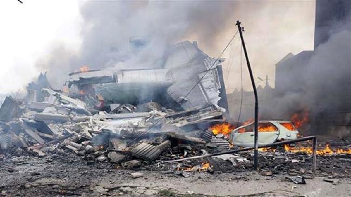 سقوط هواپیمای نظامی در اندونزی دستکم ۱۲ کشته برجا گذاشت