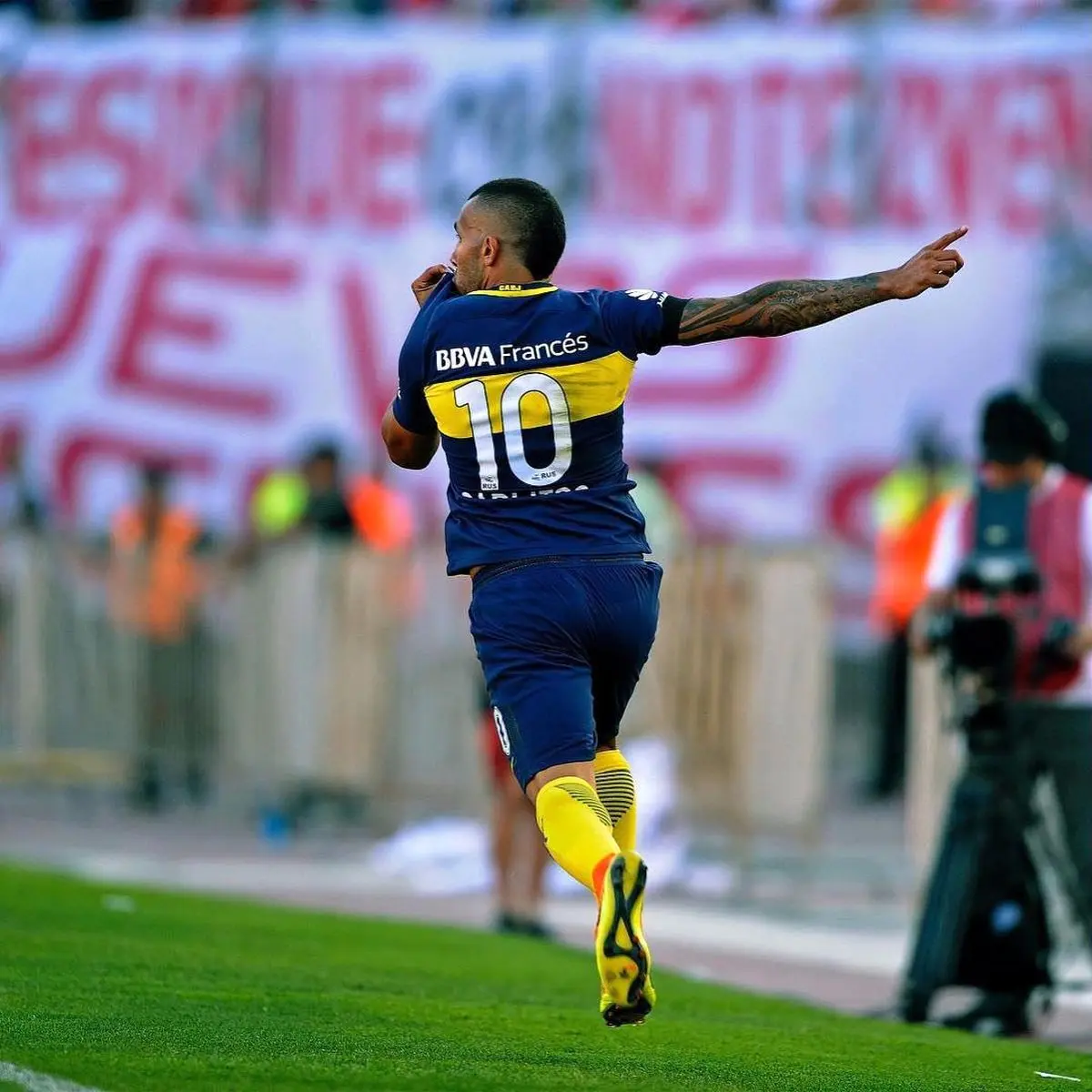 بوکاجونیورز با درخشش کارلوس توز فاتح سوپرکلاسیکو شد