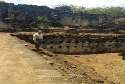 رایزن فرهنگی ایران از سایت‌های میراث فرهنگی شیرازی در تانزانیا بازدید کرد + تصاویر