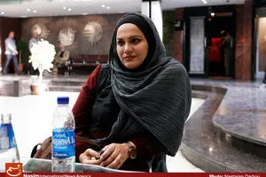 نرگس آبیار به عصرانه‌ای با یک نویسنده می‌رود