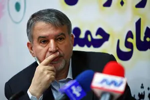 بنای دولت در حوزه فرهنگ حفظ کرامت و منزلت هنرمندان است/ نباید از هنرمندان استفاده ابزاری کرد