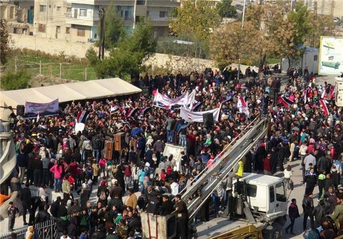 خروج ۵۰۰۰ نفر از حلب آغاز شده است/ ۳۷۰۰ نفر از معارضان مسلح سوری از دمشق به ادلب منتقل شدند