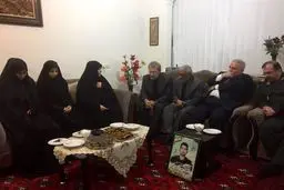 رئیس مجلس با خانواده شهید حسینی دیدار کرد