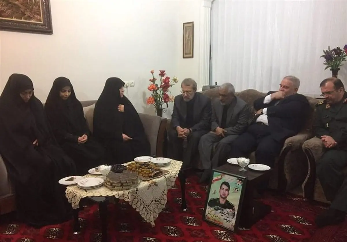 رئیس مجلس با خانواده شهید حسینی دیدار کرد