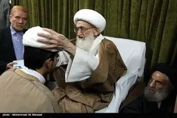 مراسم عمامه‌گذاری طلاب توسط آیت‌الله نوری همدانی برگزار می‌شود