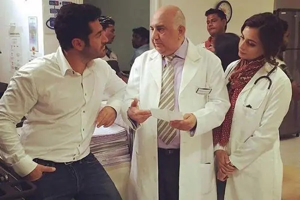 دیا میرزا و محمدرضا گلزار برای تماشای سلام بمبئی به پردیس ملت و تماشا می روند