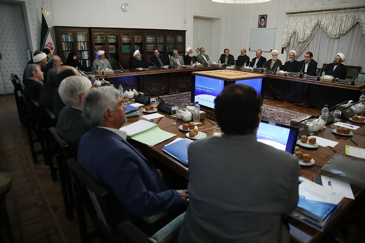کتاب "دستاوردها" و "مصوبات" شورای عالی انقلاب فرهنگی رونمایی شد