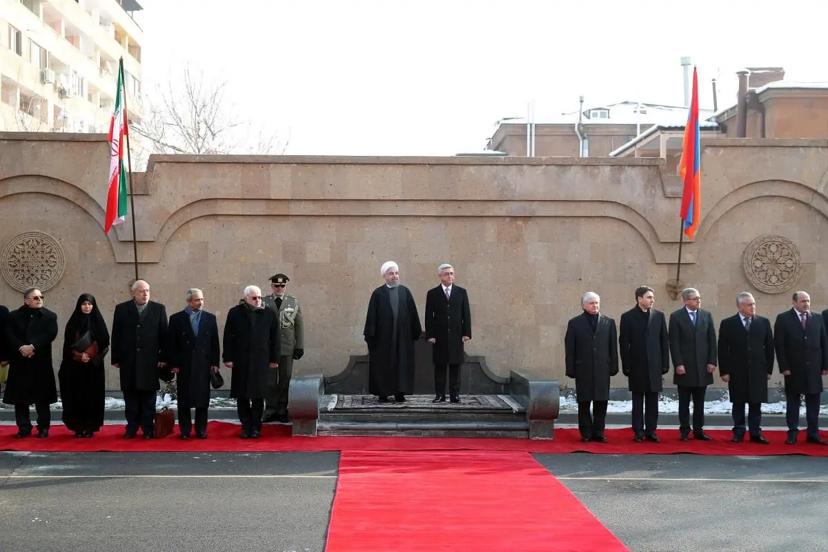 استقبال رسمی از روحانی در کاخ ریاست جمهوری ارمنستان + تصاویر