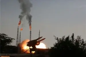 ۱۲ اخطار پدافند هوایی ارتش به هواپیماهای فرامنطقه‌ای/ سامانه موشکی تلاش برای اولین بار تست شد/ شلیک موشک برد بلند S۲۰۰