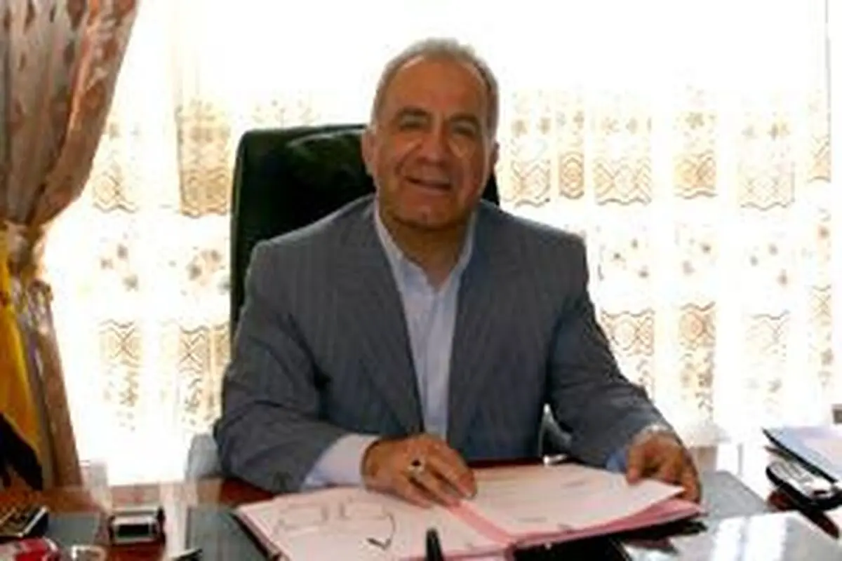 دولت برای پرداخت عیدی کارمندان خود نرخ ارز را افزایش داد/ گرانی دلار به ۴۰۰۰ تومان کاملا ارادی و تعمدی است