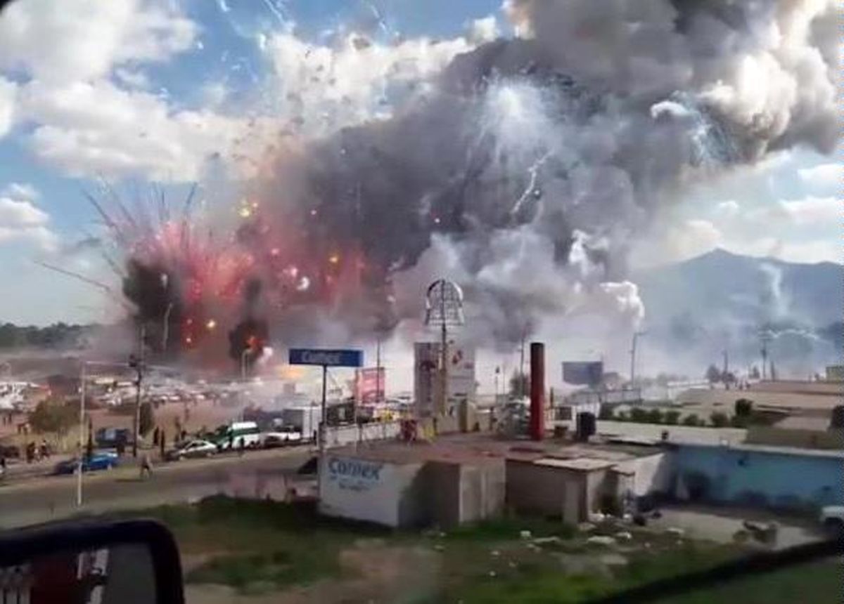 انفجار بازار ترقه در مکزیک ۲۹ کشته و ۷۰ زخمی به جای گذاشت + فیلم و عکس
