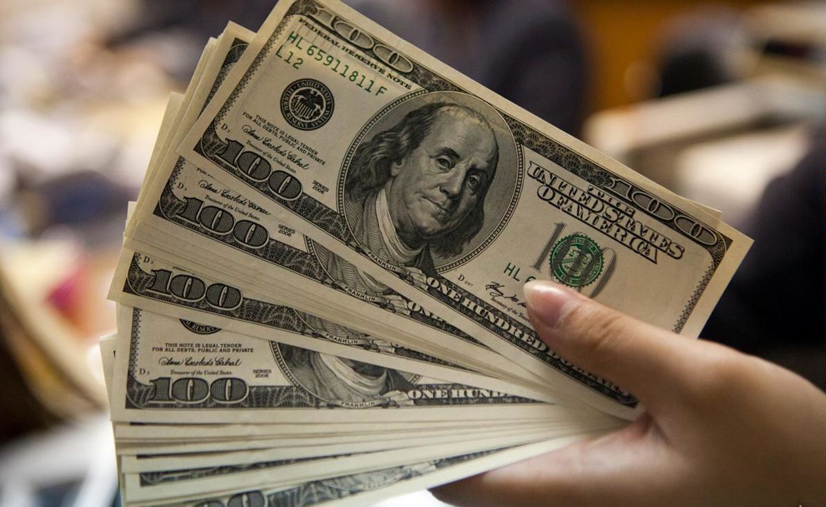 دلار در دولت روحانی از ۴۰۰۰ تومان هم رد شد/ قیمت دلار به ۴۰۱۰ تومان رسید