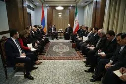 باید از ظرفیت‌های موجود در راستای منافع دو ملت ایران و ارمنستان بهره‌برداری کنیم