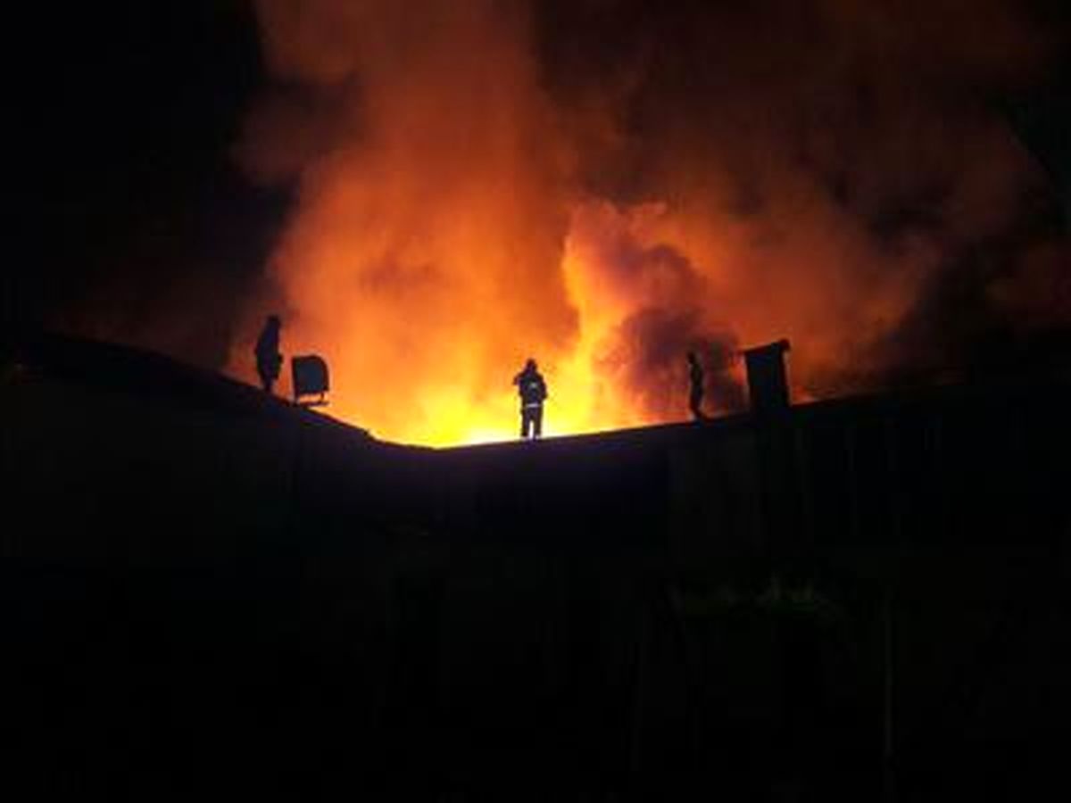 آتش‌سوزی گسترده در کارخانه ریسندگی کاشان + عکس