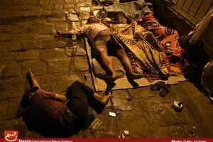 شب‌های سرد زمستان در کنار بی‌خانمان‌های هندی