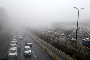 کاهش دید به دلیل مه در تهران/ هوای پایتخت در حال حاضر آلوده نیست