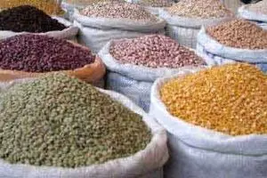 عده‌ای سرمایه‌دار سودجو بازار حبوبات را به هم ریختند/ واردات عدس از کانادا، نخود از استرالیا و لوبیا از چین و اتیوپی!