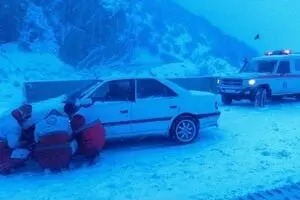 امدادرسانی به هموطنان گرفتار برف و کولاک/ رهاسازی ۲۱۲ خودروی گرفتار در برف
