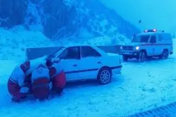 امدادرسانی به هموطنان گرفتار برف و کولاک/ رهاسازی ۲۱۲ خودروی گرفتار در برف