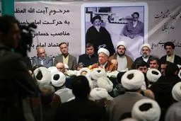 خوشبختانه آیت‌الله خامنه‌ای توانستند راه امام را ادامه دهند