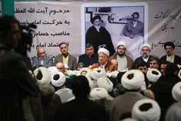 خوشبختانه آیت‌الله خامنه‌ای توانستند راه امام را ادامه دهند