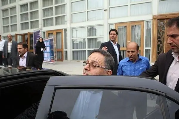 ابهام ۳۵ هزار میلیاردی در گفته‌های رئیس کل/ اعتراف سیف به عدم برقراری روابط کارگزاری در سالگرد برجام!