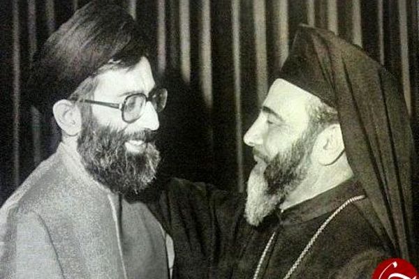 مشهورترین اسقف مسیحی حامی مقاومت درگذشت +‌ تصاویر با امام و رهبری