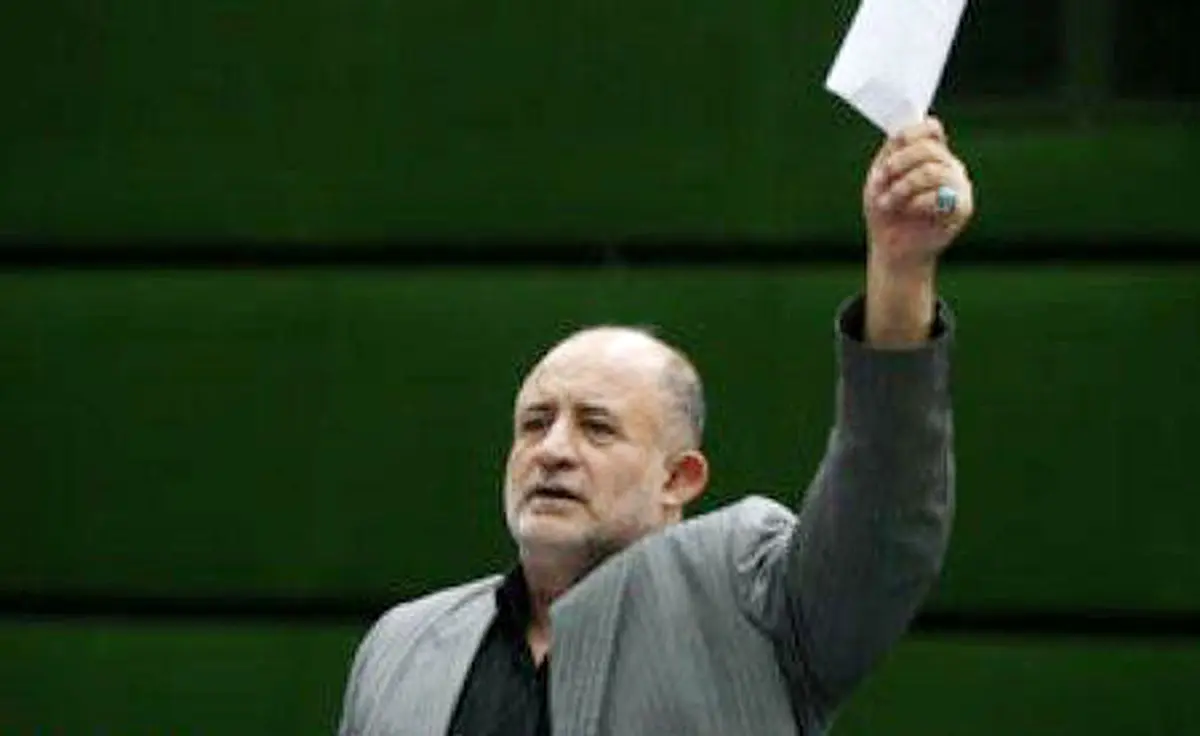 قاضی پور لایحه برنامه ششم توسعه را پاره کرد