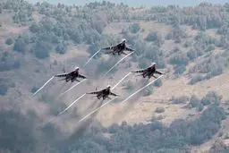 هلاکت ۴۰ داعشی در پی حملات جنگنده‌های عراقی در موصل