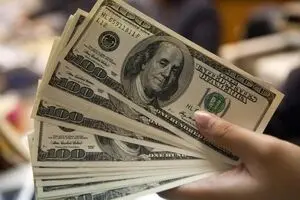اشتباه محاسباتی بانک مرکزی، دلار را گران کرد/ مهار قیمت ارز بعد از جهش یک باره آن هنر نیست