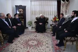 حقوق شهروندی در بخش اجرایی کشور تضمین دارد/ دیدار با خانواده شهدا و ایثارگران برای مسئولان افتخار است