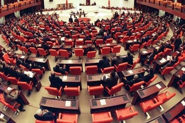 پارلمان ترکیه بخش‌های کلیدی طرح اصلاح قانون اساسی را تصویب کرد