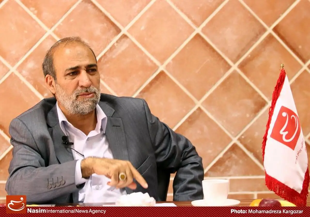 رئیس‌جمهور و دولت بیایند با رهبری همراستا شوند