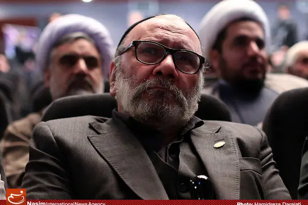 تکذیب فوت استاد علی معلم توسط همسرش/ ایشان در صحت و سلامت کامل است