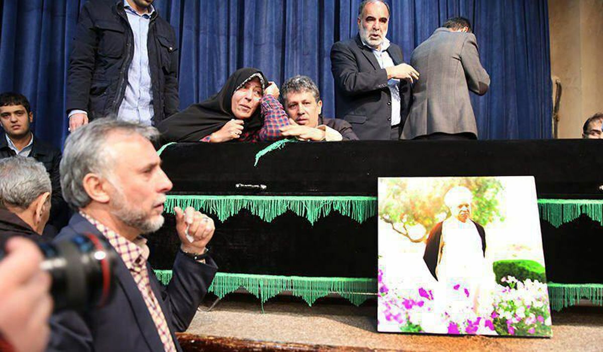 پیکر آیت‌الله هاشمی رفسنجانی در حرم مطهر امام خمینی(ره) به خاک سپرده می‌شود