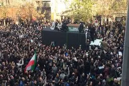 لحظات تشییع پیکر آیت‌الله هاشمی در خیابان انقلاب