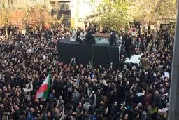 لحظات تشییع پیکر آیت‌الله هاشمی در خیابان انقلاب