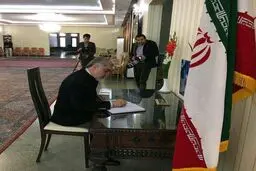 عبدالله عبدالله دفتر یادبود ارتحال آیت‌الله هاشمی را امضا کرد