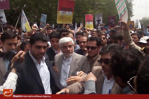 آقای هاشمی رفسنجانی تجارب خود را به مردم و جوانان منتقل کرد