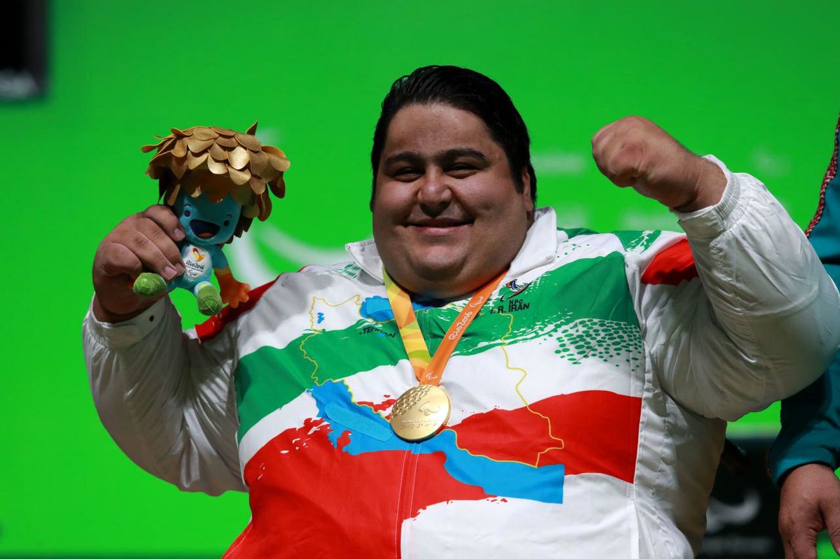 سیامند رحمان در جمع "ورزشکاران تماشایی" وزنه‌برداری معلولان قرار گرفت
