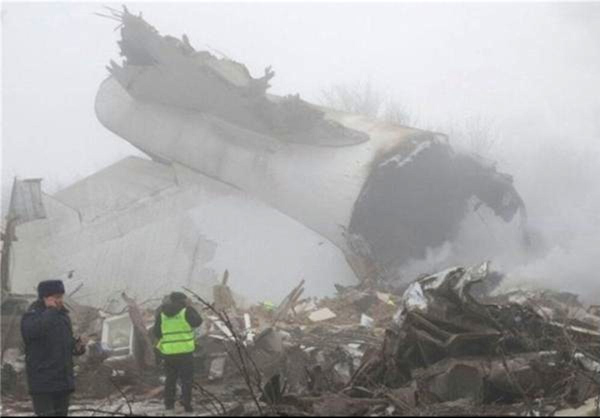 سقوط هواپیمای باری در بیشکک/ با تخریب ۱۵ خانه، ۲۰ روستایی کشته شدند/ مجموع کشته‌ها؛ ۳۷ نفر + تصاویر