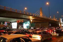 نقص فنی تریلر علت ترافیک صبحگاهی در چهارراه پارک وی