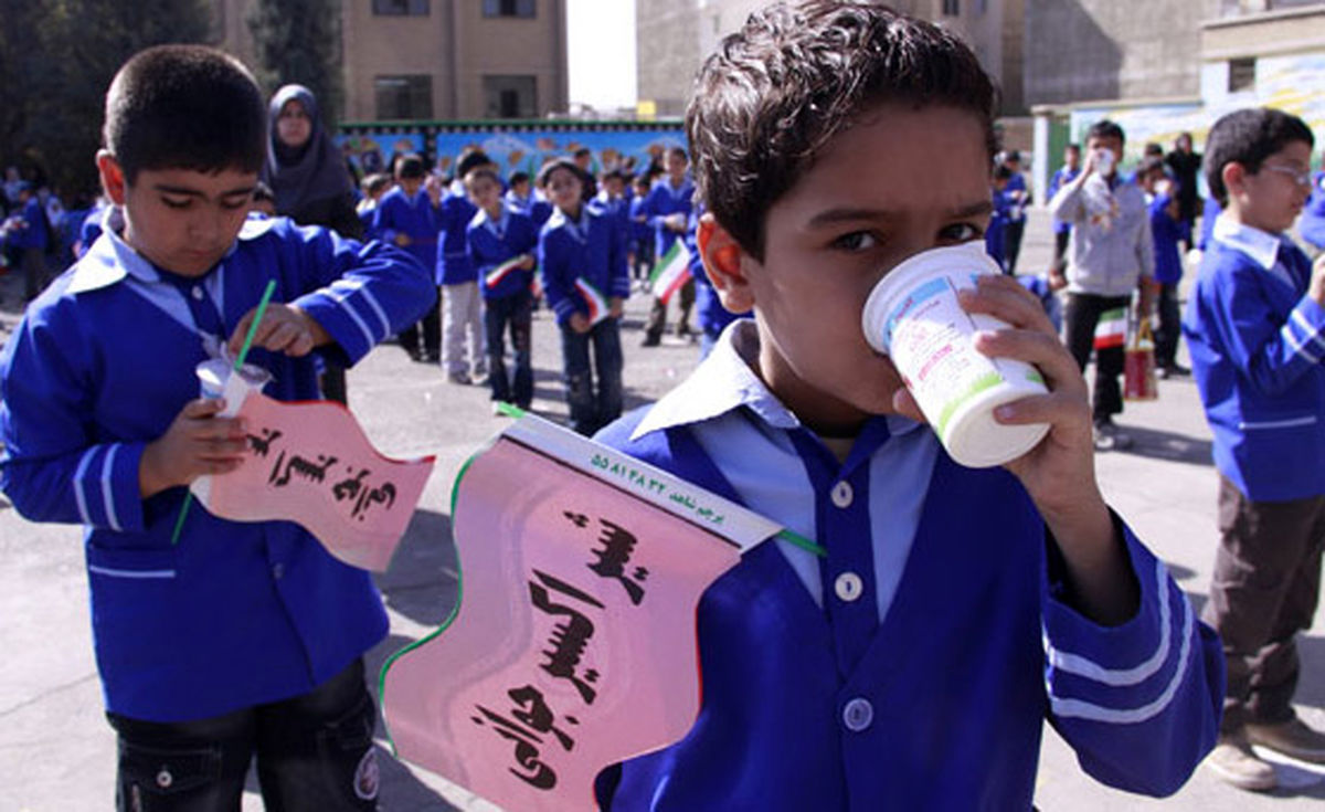 شنبه دوم بهمن‌، آغاز توزیع شیر در مدارس پایتخت