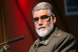 بازدید جانشین فرمانده کل ارتش از شهرک شهید بهشتی